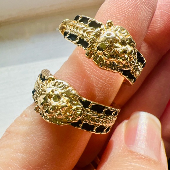 Retro Style Gold Toned Lion Head Hoop Earrings - Picture 2 of 4